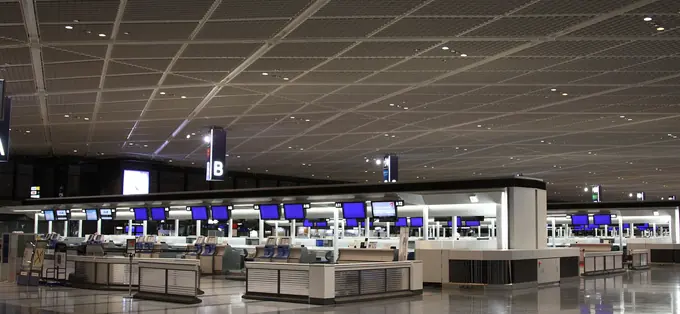 Narita International Airport 제1터미널의 체크인 카운터