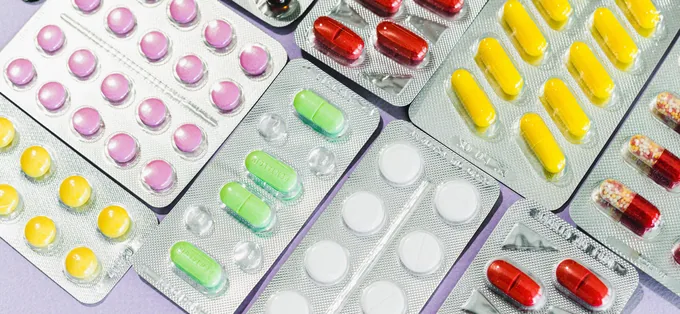 Blister packs of tablets and capsules in many colours