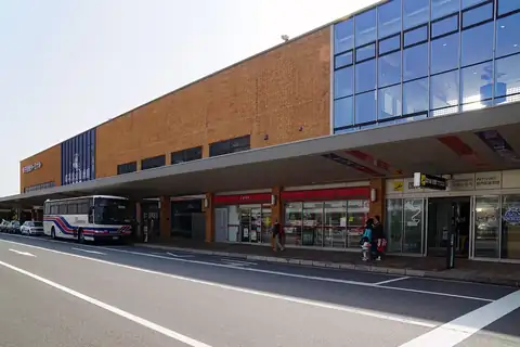 Exterior of the terminal building at Yonago Kitaro Airport with a bus parked outside