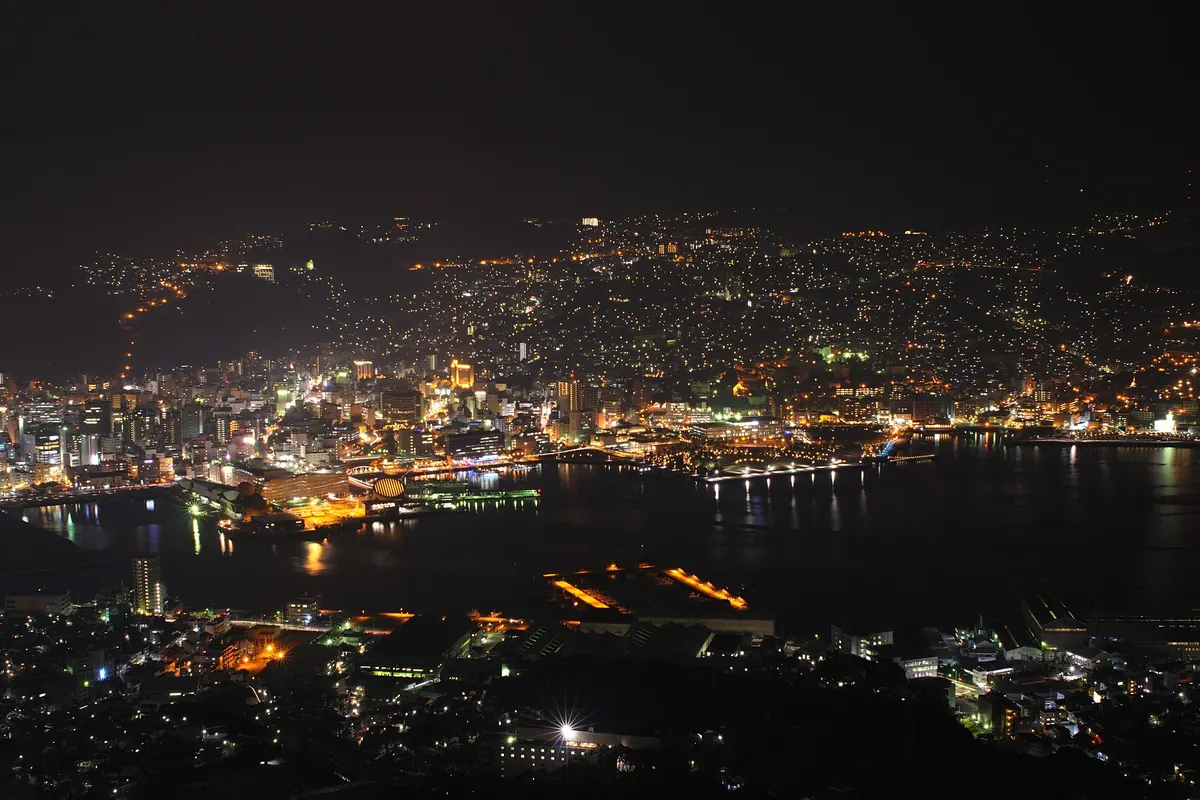 稲佐山から見る長崎市街と港の夜景