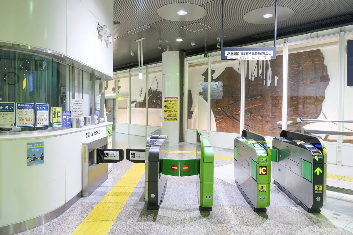 Green IC ticket gates in an underground passage on the Yaesu side of Tokyo Station
