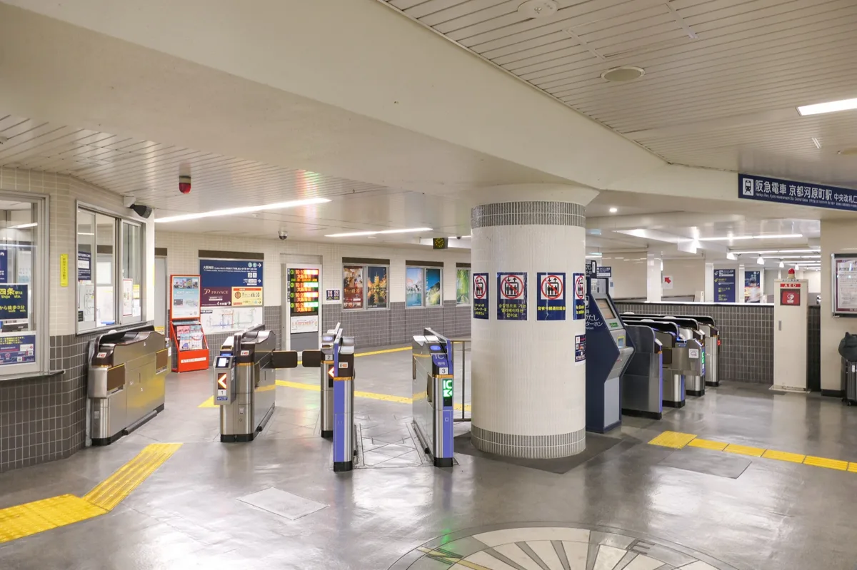 Ticket gates of the Hankyu Kyoto Line at Kyoto-Kawaramachi Station, in 2025