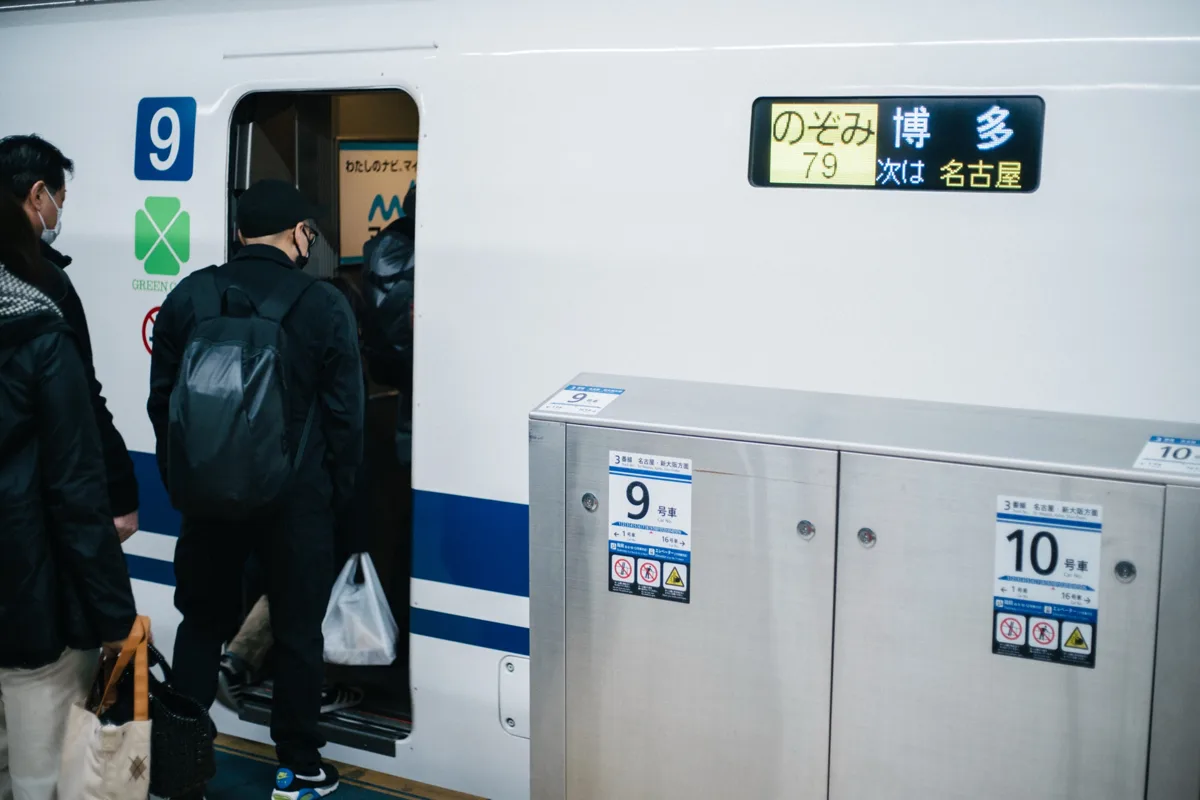 Passengers boarding car 9 of a Nozomi 79 train to Hakata at Shin-Yokohama Station in 2021