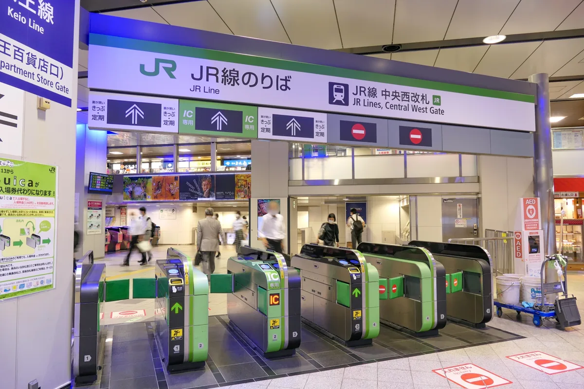 JR East ticket gates with IC marks at the Central West Gate of Shinjuku Station, in 2021