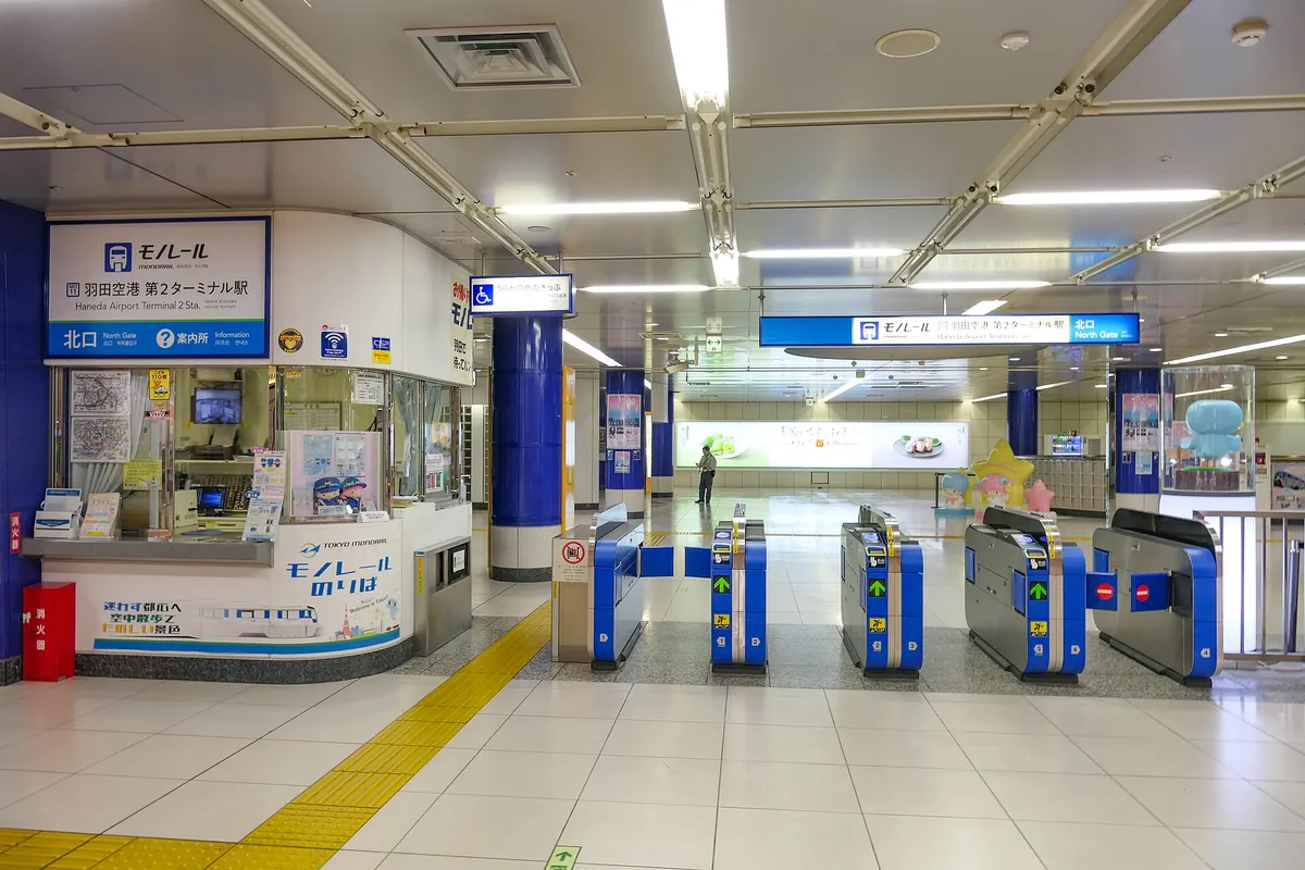 Ticket gates and a staff information kiosk at the Tokyo Monorail Haneda Airport Terminal 2 station