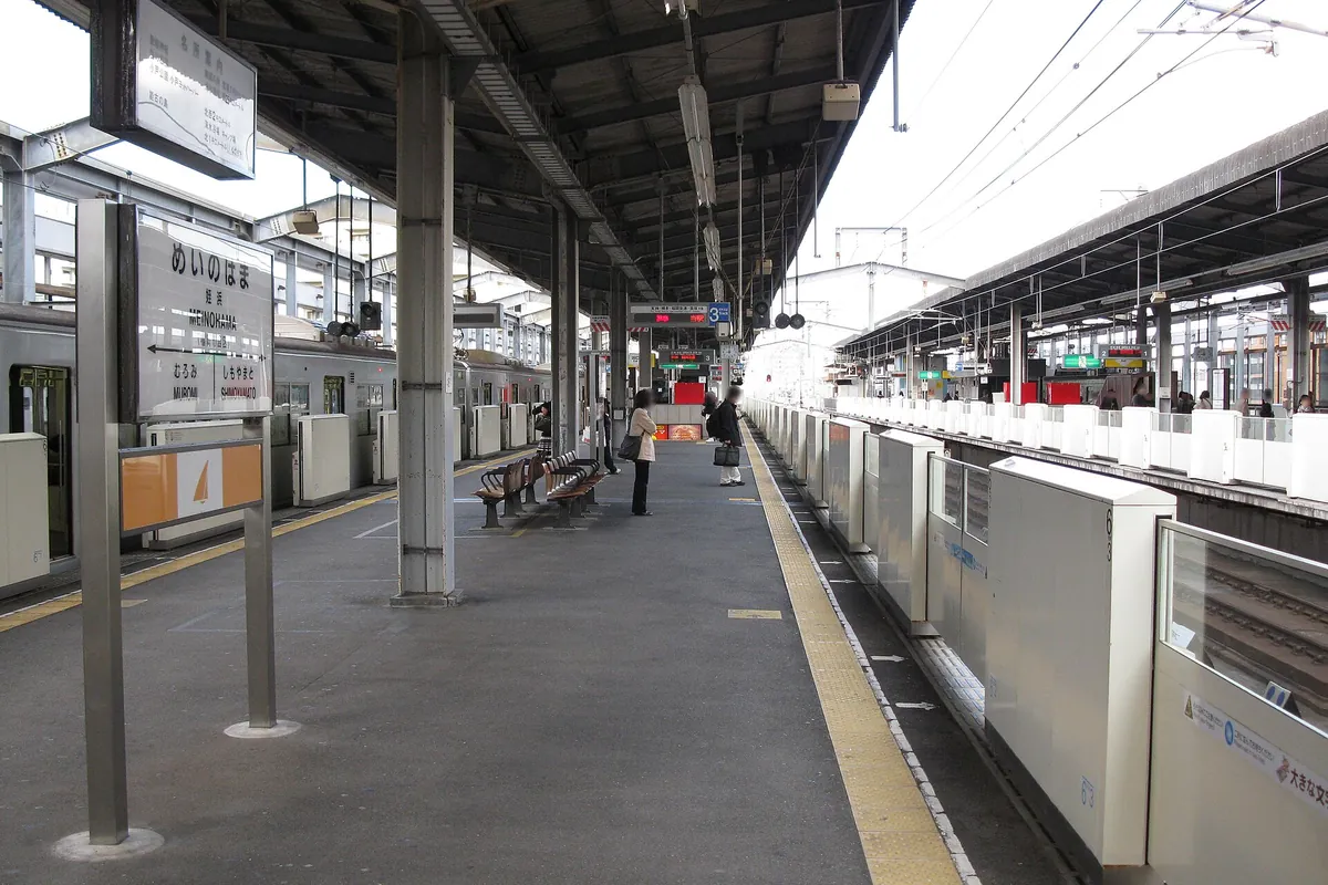 Platform with train tracks at Meinohama Station on the Fukuoka City Subway Kūkō (Airport) Line